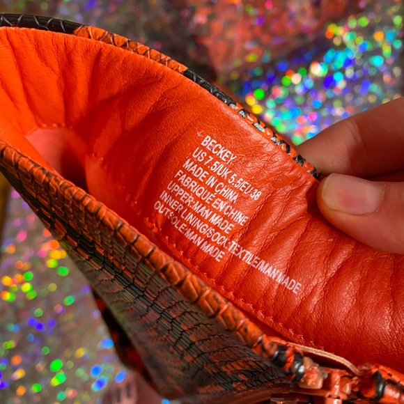 🧡🐍Orange snakeskin knee high boots🐍🧡 - Picture 3 of 10